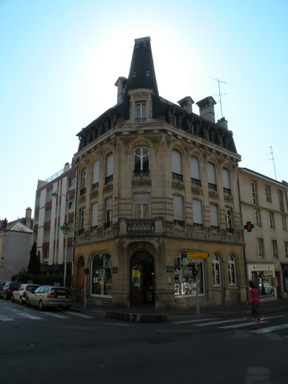  pharmacie, rue Jeanne d'Arc, dans immeuble de style Art Nouveau